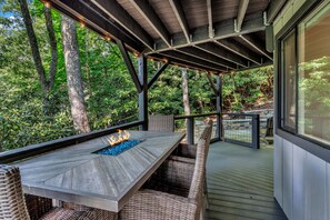 Balcony - The Upper Deck (Black Mountain)