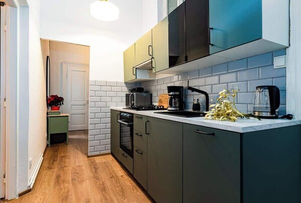 Fridge, microwave, oven, stovetop