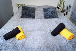 3 bedrooms, iron/ironing board, WiFi, bed sheets - Penthouse Tiger Summa (Prague)