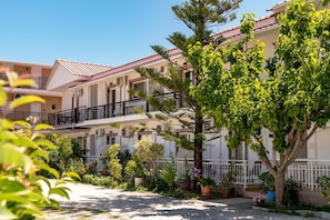 Exterior - Anthi Studios & Apartments (Zakynthos)