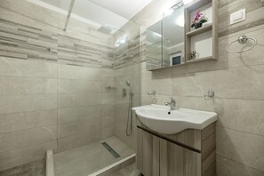 Bathroom - Anthi Studios & Apartments (Zakynthos)