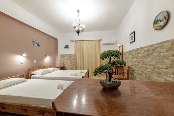 Triple Room | Iron/ironing board, free WiFi, bed sheets - Anthi Studios & Apartments (Zakynthos)