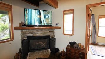 Condo, 1 Bedroom | Interior