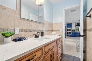 House, 3 Bedrooms | Bathroom | Towels, shampoo - Blue Wave Retreat At Hollywood Beach 3 Bedroom Home (Hollywood)