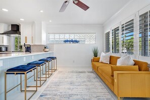 Maison, 3 chambres | Coin séjour