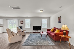 Rumah, 5 kamar tidur | Area keluarga | Smart TV