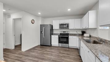 House, 5 Bedrooms | Private kitchen | Fridge, oven, coffee/tea maker, toaster