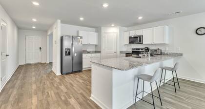 5br Pet Friendly Retreat With Garage Parking 5 Bedroom Home