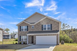 House, 5 Bedrooms | Exterior