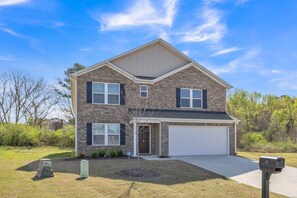 House, 5 Bedrooms | Exterior