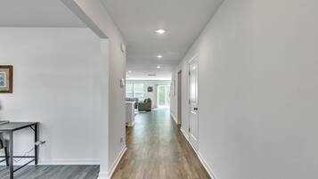 House, 5 Bedrooms | Interior