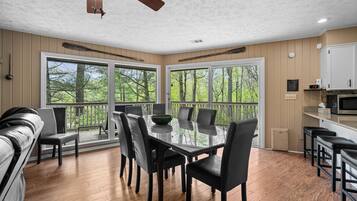 House, 4 Bedrooms | Dining