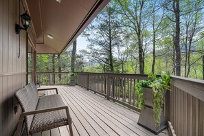 Terrace/patio - Cosby Mountain Lodge 4 Bedroom Home (Cosby)