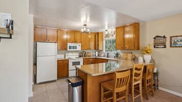 Rumah, 5 kamar tidur | Dapur pribadi | Lemari es, oven, mesin pembuat kopi/teh, dan pemanggang roti