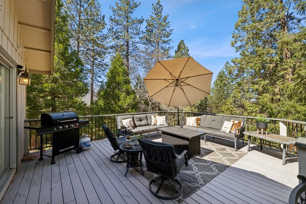 House, 5 Bedrooms | Property grounds - Whispering Pines Retreat 5 Bedroom Home by Yosemite Region Resorts (Groveland)