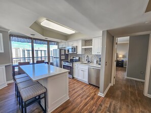 Condo, 3 Bedrooms | Private kitchen | Fridge, oven, coffee/tea maker, toaster