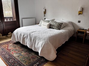 6 bedrooms, iron/ironing board, WiFi, bed sheets - Large, comfortable family chalet facing the Dômes de Miage for 15 people (Les Contamines-Montjoie)