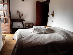 6 chambres, fer et planche Ă repasser, Wi-Fi, draps fournis