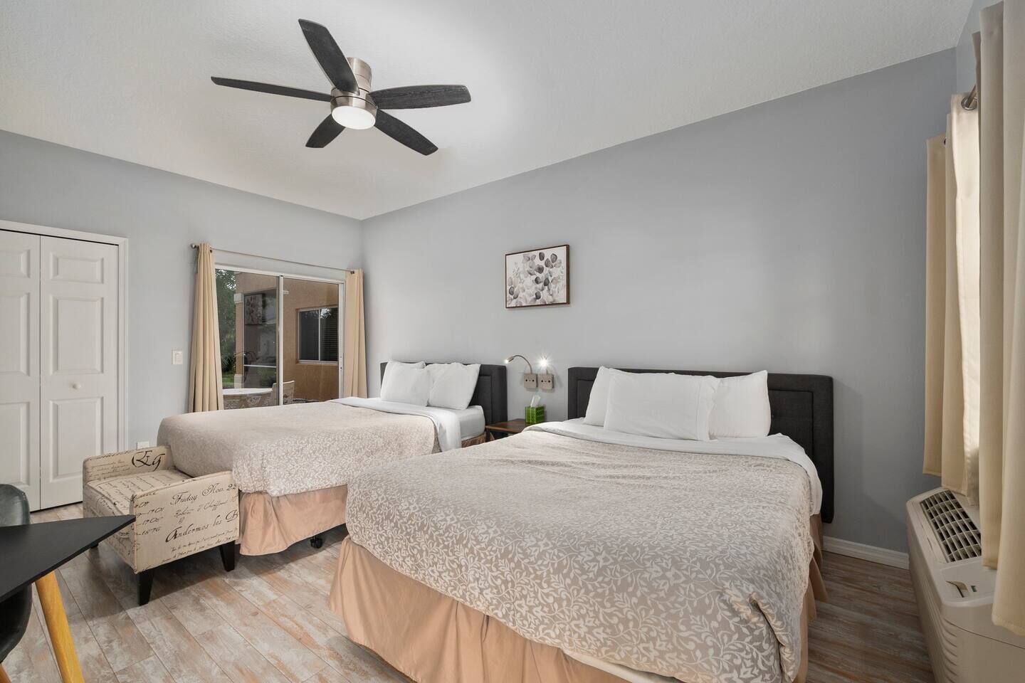 1 chambre, fer et planche à repasser, Wi-Fi gratuit, draps fournis