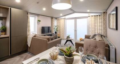 Luxurious & Lucrative Lakewood