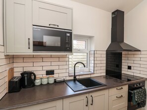 Cookware/dishes/utensils - Top Holme Cottage (York)