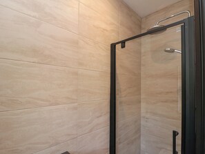 Douche, sèche-cheveux