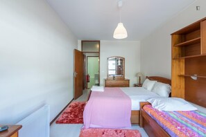 1 chambre, bureau, fer et planche à repasser, Wi-Fi