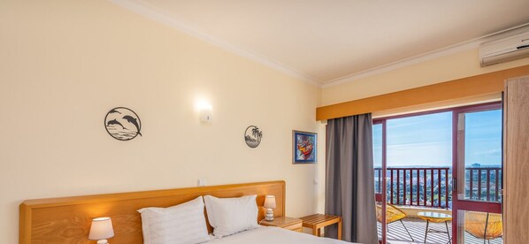 2 dormitoris, escriptori, planxa i posts de planxar i wifi gratuïta
