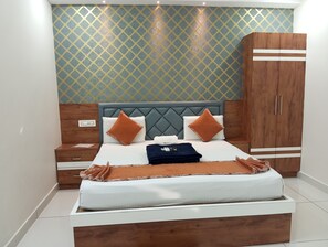 Deluxe Room | Laptop workspace, free WiFi - Kavuri Grand (Bapatla)