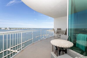 Outdoor dining - Caribe Resort 1206B by Liquid Life (Orange Beach)