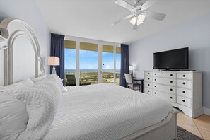 4 bedrooms, desk, iron/ironing board, free WiFi