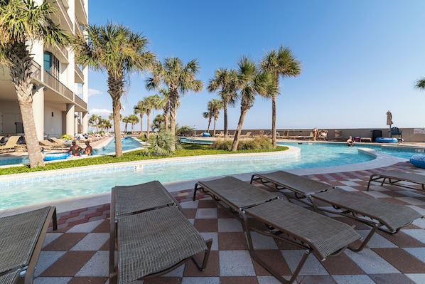 Alberca techada y alberca climatizada