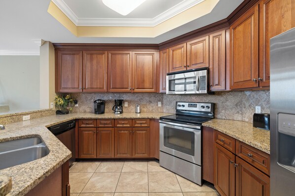 Fridge, microwave, oven, stovetop - The Oasis at Orange Beach 2607 by Liquid Life (Orange Beach)