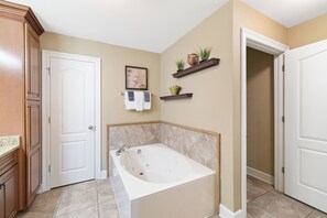 Dusch, bubbelbadkar och handdukar