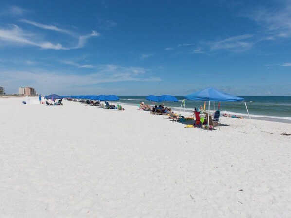 På stranden