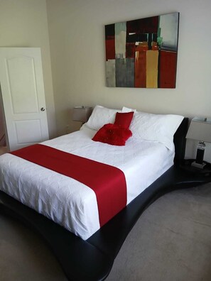 2 chambres, fer et planche à repasser, Wi-Fi, draps fournis