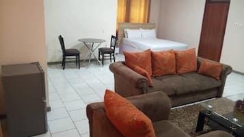 Executive Room | Desk, laptop workspace, free WiFi, bed sheets