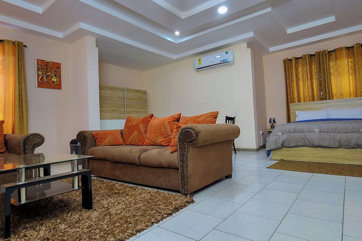 Desk, laptop workspace, free WiFi, bed sheets