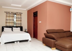 Executive kamer | Een bureau, een laptopwerkplek, gratis wifi, beddengoed