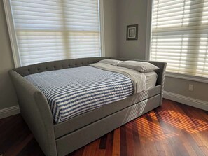 6 bedrooms, WiFi, bed sheets - Water’s Edge - Pool House on the Bay (Ventnor City)