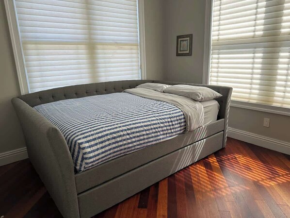 6 bedrooms, WiFi, bed sheets