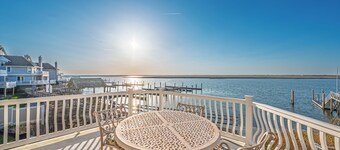 Water’s Edge - Pool House on the Bay