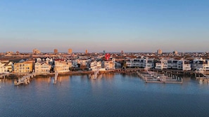 Marina - Water’s Edge - Pool House on the Bay (Ventnor City)