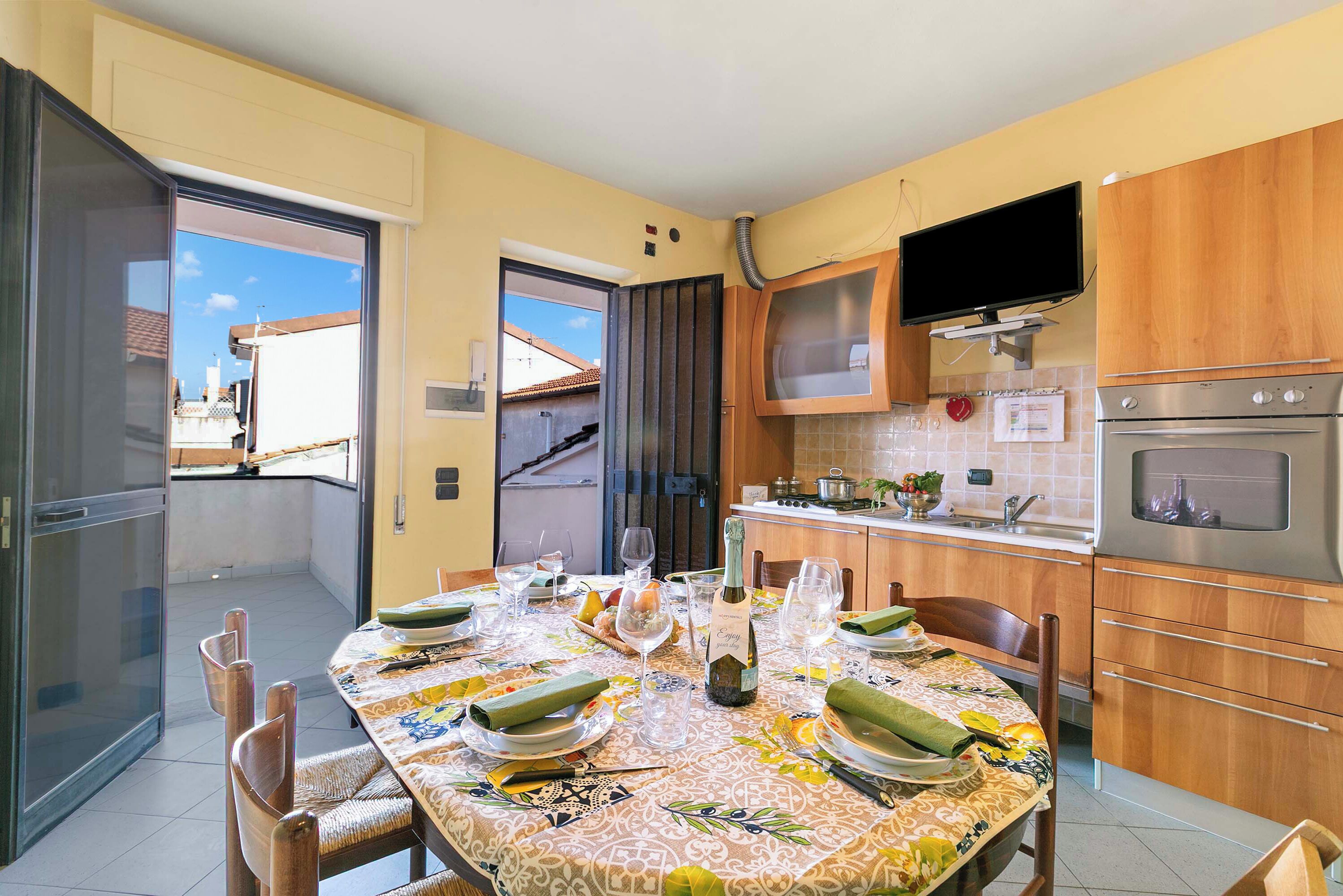 Standard Apartment, Multiple Bedrooms (Appartamento Mako -  800M From The) | Dining