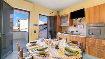 Standard Apartment, Multiple Bedrooms (Appartamento Mako - 800M From The) | Dining