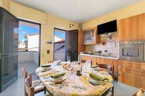 Standard Apartment, Multiple Bedrooms (Appartamento Mako - 800M From The) | Dining