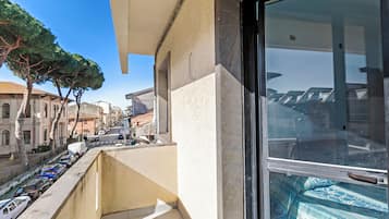 Standard Apartment, 3 Bedrooms (Appartamento Mako - 800M From The) | Balcony
