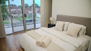 5 bedrooms, iron/ironing board, WiFi, bed sheets