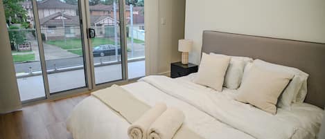 5 slaapkamers, een strijkplank/strijkijzer, wifi, beddengoed