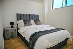 5 bedrooms, iron/ironing board, WiFi, bed sheets